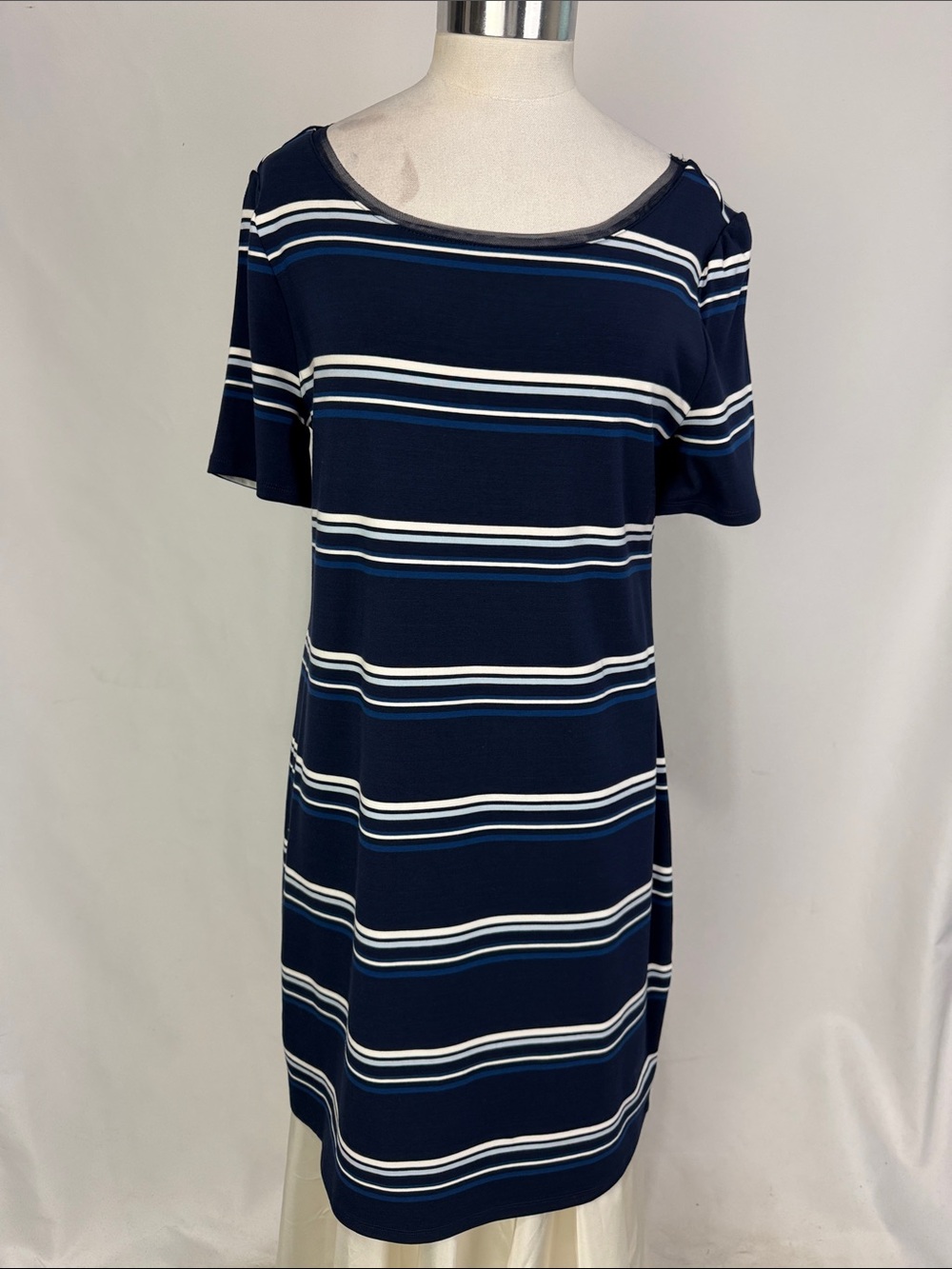 WHITE HOUSE BLACK MARKET NAVY STRIPED SHORT SLEEVE DRESS
